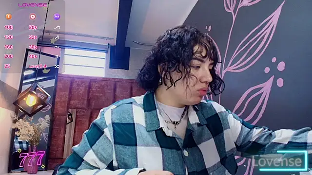 Snapshot of Kiara_Fox__ chatting on 9, 6, 2026 Kiara Fox online show from 9, 6, 2026