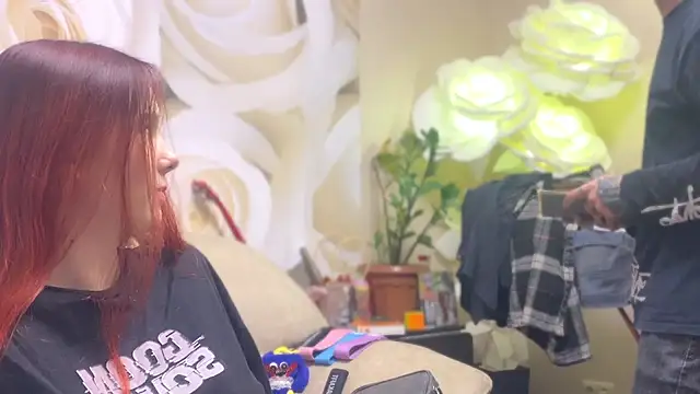 Snapshot of MJ_and_Peter chatting on 5, 12, 2025 MJ and Peter online show from 5, 12, 2025