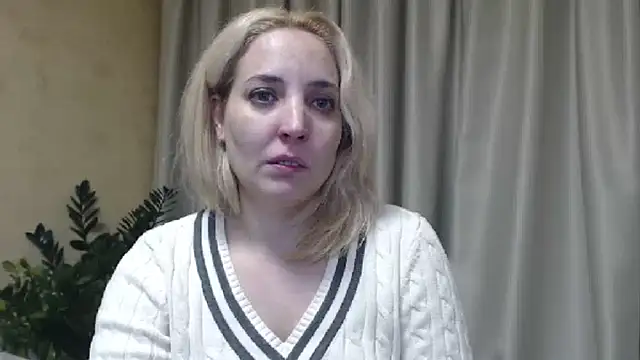 Snapshot of sweetpussy chatting on 8, 2, 2025 sweetpussy online show from 8, 2, 2025