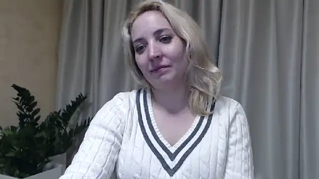 Snapshot of sweetpussy chatting on 23, 2, 2025 sweetpussy online show from 23, 2, 2025