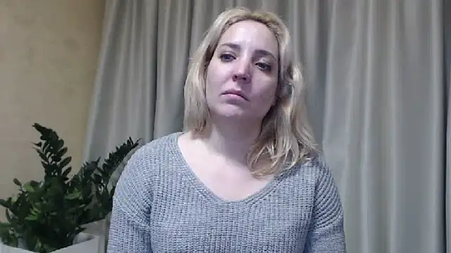 Snapshot of sweetpussy chatting on 28, 2, 2025 sweetpussy online show from 28, 2, 2025