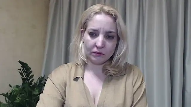 Snapshot of sweetpussy chatting on 8, 3, 2025 sweetpussy online show from 8, 3, 2025