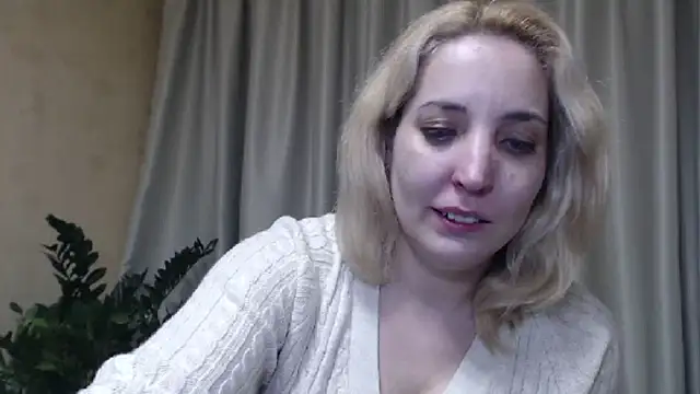 Snapshot of sweetpussy chatting on 15, 3, 2025 sweetpussy online show from 15, 3, 2025