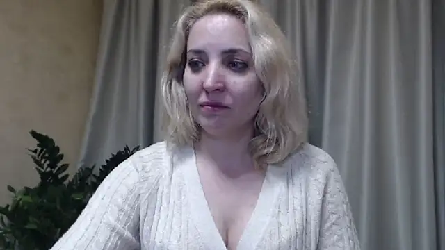 Snapshot of sweetpussy chatting on 15, 3, 2025 sweetpussy online show from 15, 3, 2025