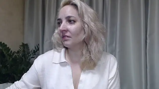 Snapshot of sweetpussy chatting on 30, 9, 2025 sweetpussy online show from 30, 9, 2025