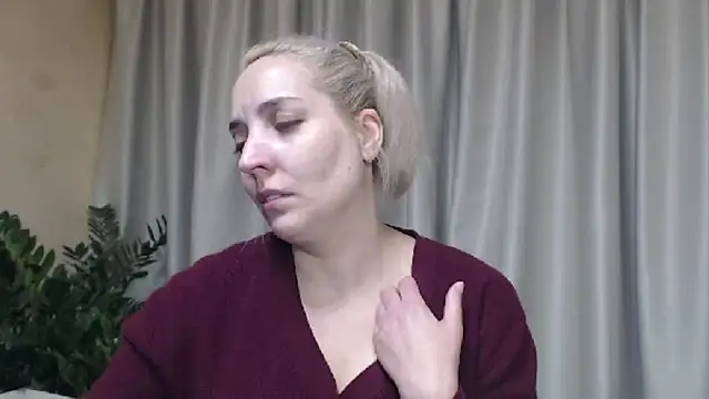 Snapshot of sweetpussy chatting on 2, 10, 2025 sweetpussy online show from 2, 10, 2025