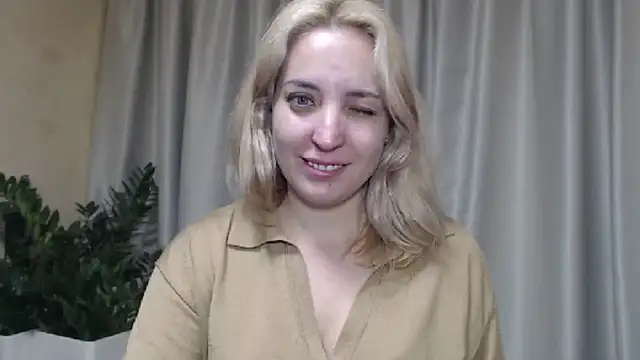Snapshot of sweetpussy chatting on 3, 10, 2025 sweetpussy online show from 3, 10, 2025