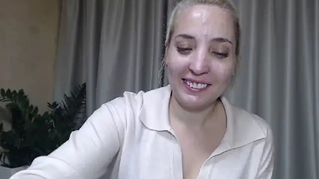 Snapshot of sweetpussy chatting on 4, 10, 2025 sweetpussy online show from 4, 10, 2025
