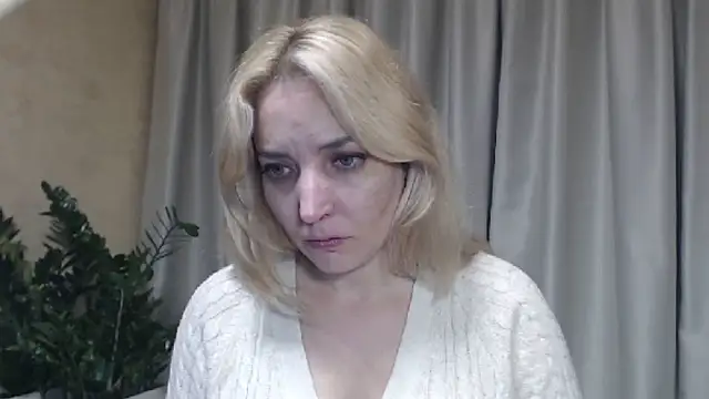 Snapshot of sweetpussy chatting on 14, 10, 2025 sweetpussy online show from 14, 10, 2025