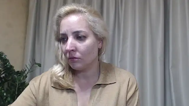 Snapshot of sweetpussy chatting on 25, 10, 2025 sweetpussy online show from 25, 10, 2025