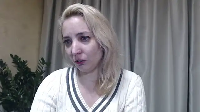 Snapshot of sweetpussy chatting on 14, 11, 2025 sweetpussy online show from 14, 11, 2025