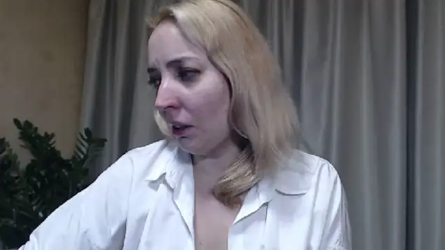 Snapshot of sweetpussy chatting on 23, 11, 2025 sweetpussy online show from 23, 11, 2025