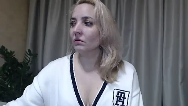 Snapshot of sweetpussy chatting on 27, 11, 2025 sweetpussy online show from 27, 11, 2025