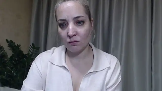 Snapshot of sweetpussy chatting on 30, 11, 2025 sweetpussy online show from 30, 11, 2025