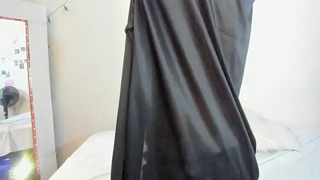 Snapshot of litle_slut chatting on 19, 2, 2026 litle slut online show from 19, 2, 2026