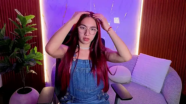 Snapshot of scarlettvg chatting on 5, 12, 2025 scarlettvg online show from 5, 12, 2025