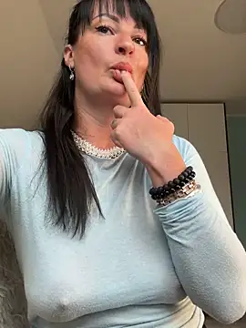 CherryCherry03 online show from 20, 4, 2026