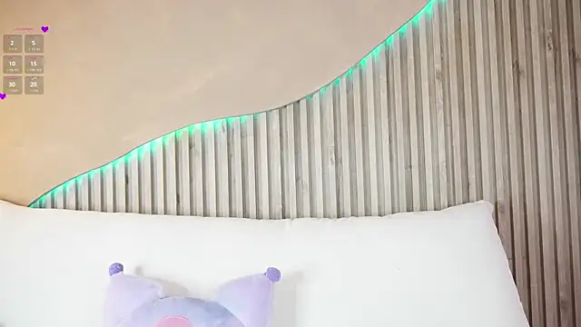 Snapshot of SaraJonesxx chatting on 8, 1, 2026 SaraJonesxx online show from 8, 1, 2026