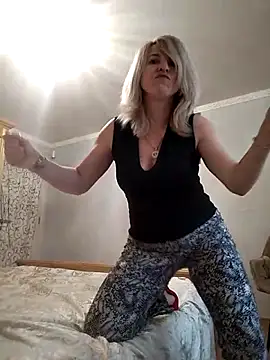 AhlyssaLove1155 online show from 20, 4, 2026