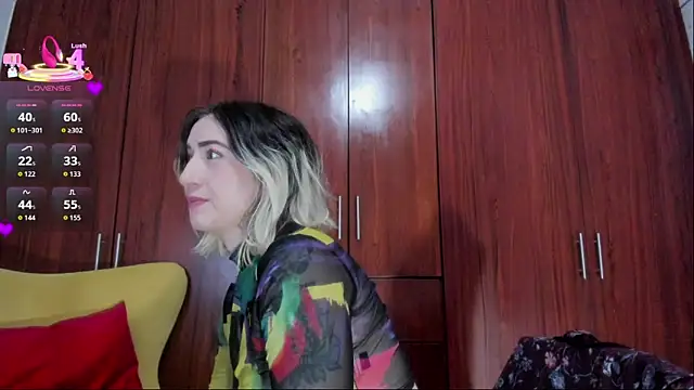 Snapshot of carly_grasso chatting on 12, 9, 2025 carly grasso online show from 12, 9, 2025