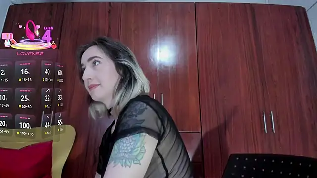 Snapshot of carly_grasso chatting on 27, 10, 2025 carly grasso online show from 27, 10, 2025