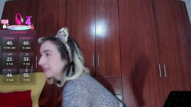 Snapshot of carly_grasso chatting on 31, 10, 2025 carly grasso online show from 31, 10, 2025