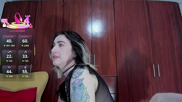 Snapshot of carly_grasso chatting on 3, 11, 2025 carly grasso online show from 3, 11, 2025