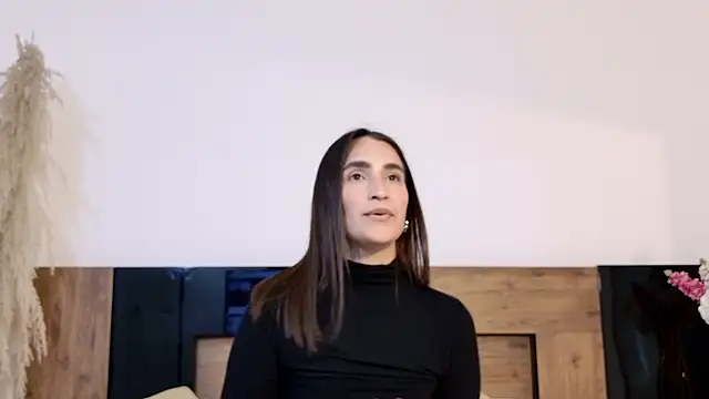 LucyHanks online show from 25, 4, 2026