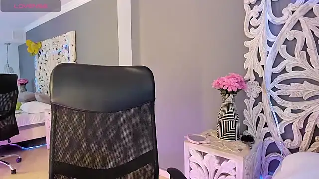 loraineblake online show from 6, 3, 2026