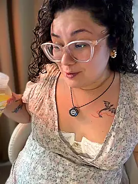 VanesssaMilf  online show from 25, 5, 2026