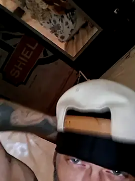 badgirlandjunior69 online show from 28, 4, 2026