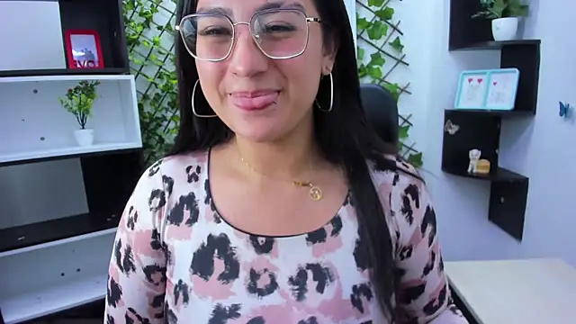 sophi hardd  online show from 24, 4, 2026