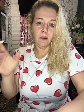 JenniferCarmen online show from 6, 3, 2026