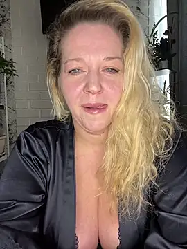 JenniferCarmen online show from 27, 4, 2026