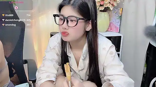 Yvonne-07 online show from 15, 12, 2025