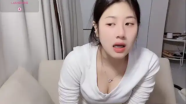 Yvonne-07 online show from 18, 4, 2026