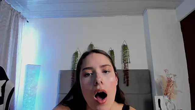 Snapshot of JulietaSnow chatting on 11, 5, 2026 JulietaSnow online show from 11, 5, 2026