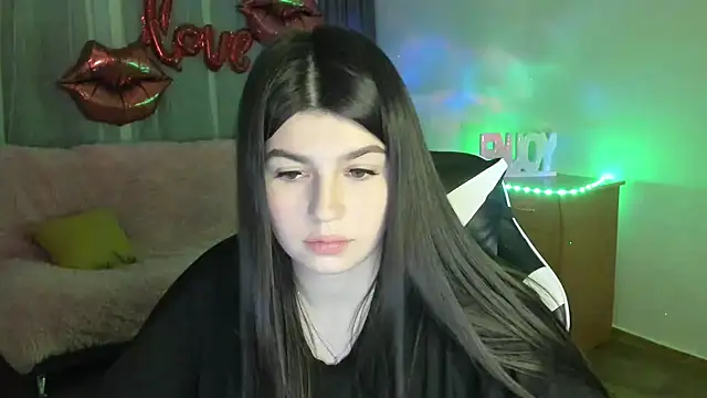 KisaModel online show from 18, 4, 2026