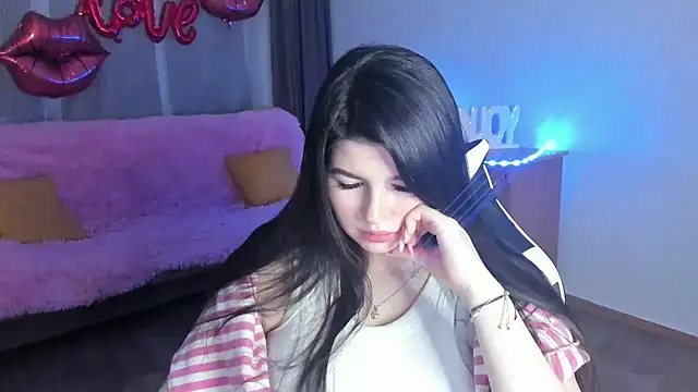 KisaModel online show from 23, 4, 2026