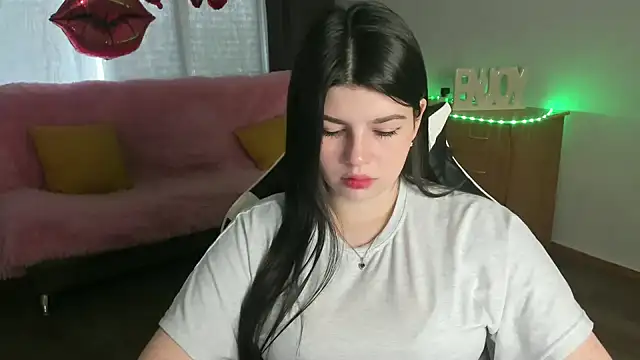 Snapshot of KisaModel chatting on 19, 5, 2026 KisaModel online show from 19, 5, 2026