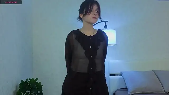 NyraVesperis online show from 6, 4, 2026