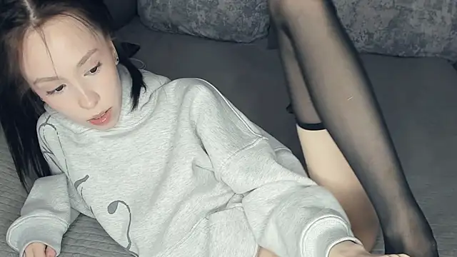 Emilllycutemurr online show from 5, 4, 2026