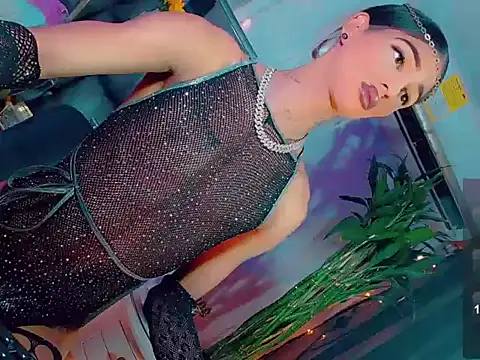 agathaferrer3 online show from 18, 4, 2026