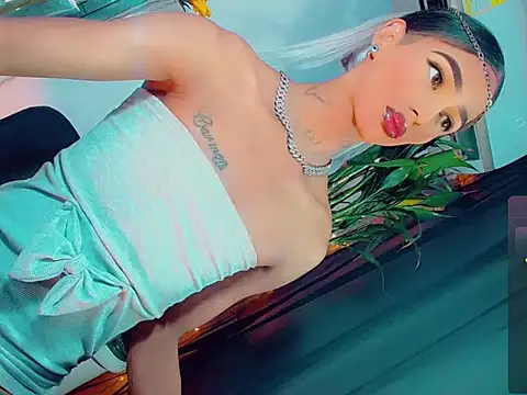 agathaferrer3 online show from 23, 4, 2026