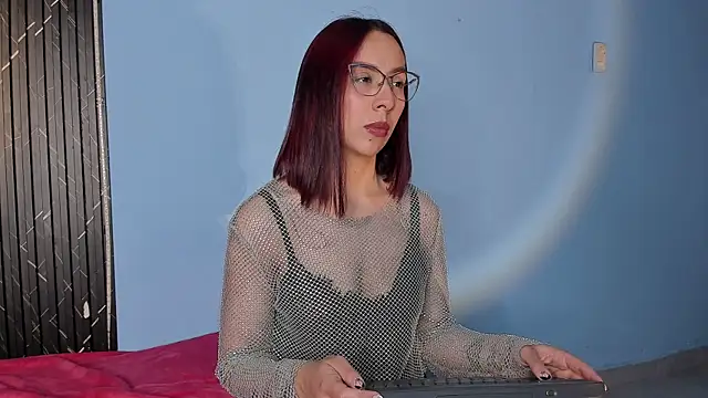 Snapshot of Moolly_Evanz chatting on 29, 4, 2026 Moolly Evanz online show from 29, 4, 2026