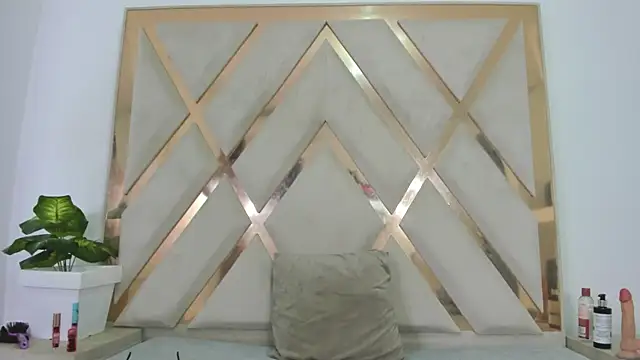 Selenaasm online show from 22, 4, 2026