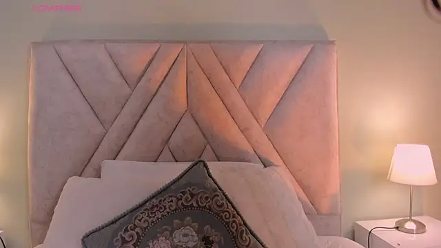 Amelia Saenz  online show from 17, 2, 2026