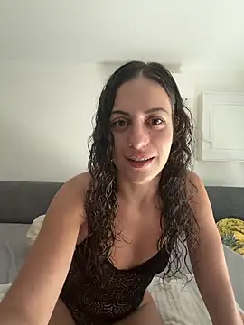 Snapshot of CoquineCharmeuse chatting on 2, 6, 2026 CoquineCharmeuse online show from 2, 6, 2026