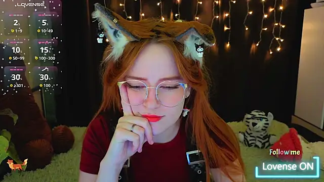 Snapshot of LittleFoxHole chatting on 22, 12, 2025 LittleFoxHole online show from 22, 12, 2025