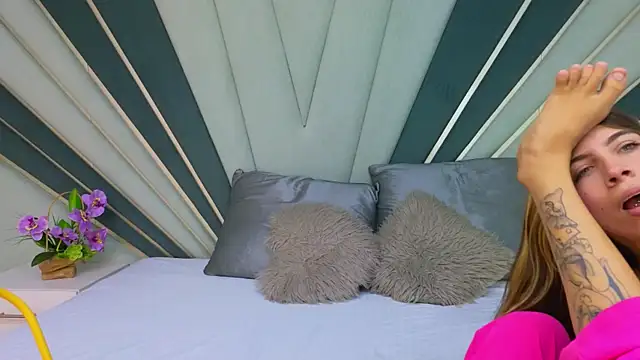 Snapshot of DulceeEsmeralda chatting on 4, 3, 2026 DulceeEsmeralda online show from 4, 3, 2026